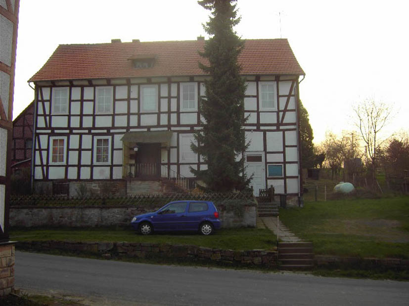 Pfarrhaus von 1833 an der Ahornallee
