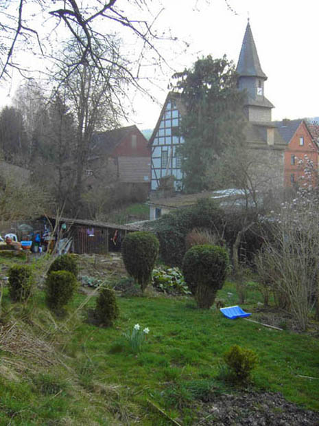 Dorfblick von Nordosten auf die Kirche